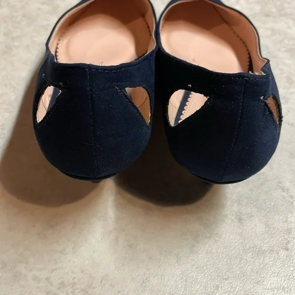 Journee Collection woman’s navy blue micro suede heels. Size 7.5. - Picture 4 of 11